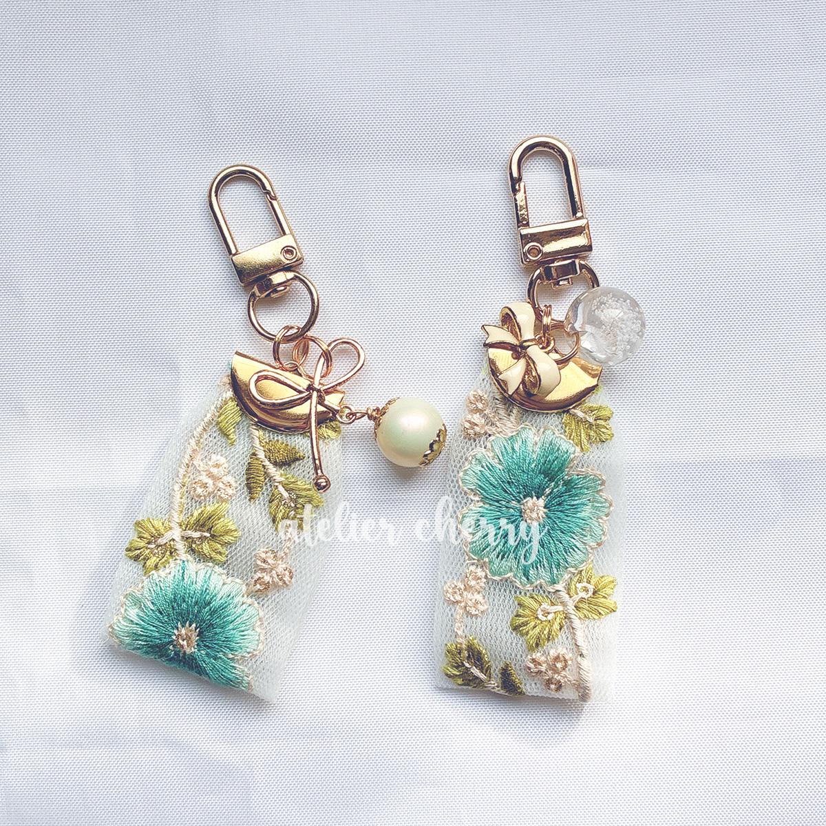 大人かわいいインド刺繍リボン＊リボンチャーム付きキーホルダー