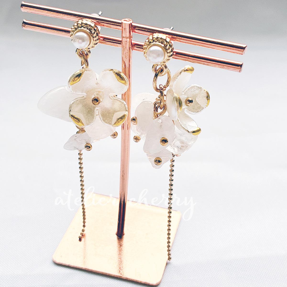 天然石×フラワーモチーフのロングタッセルピアス（金具変更可）1枚目の画像